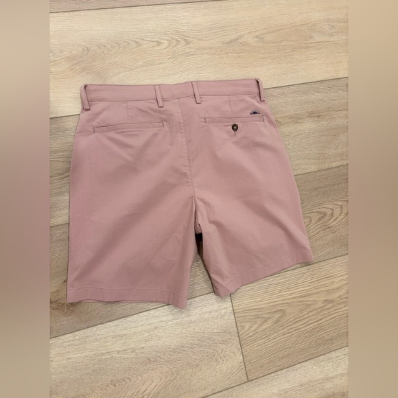 Faherty Cotton Movement 9” faded red Shorts - Picture 2 of 3